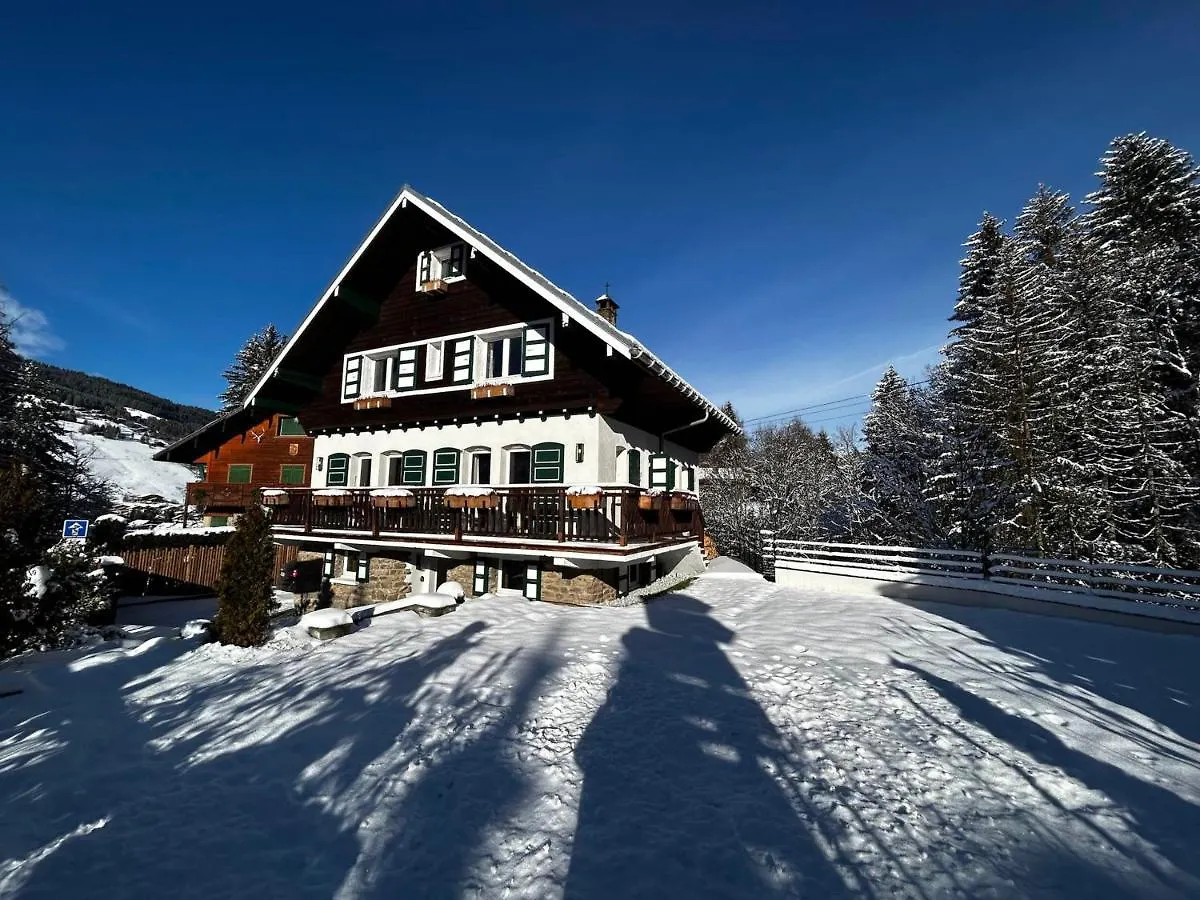 Chalet Moderne Et Spacieux A Megeve, 5 Chambres, Jacuzzi, Salle Tv, Proche Centre Et Remontee Mecanique - Fr-1-569-119 0*, Megeve France